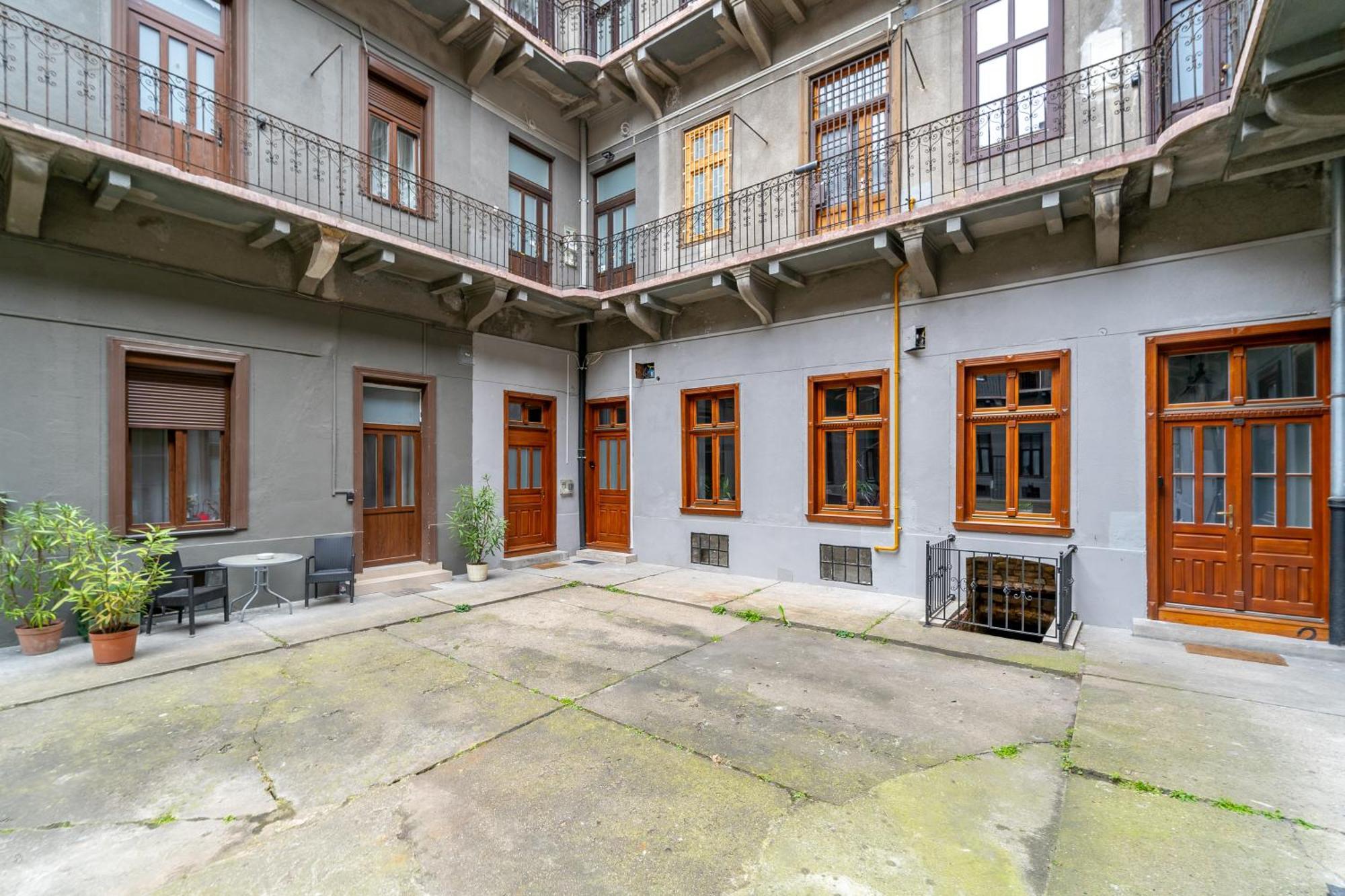 City Center Loft Haven: Modern Elegance Budapest Esterno foto